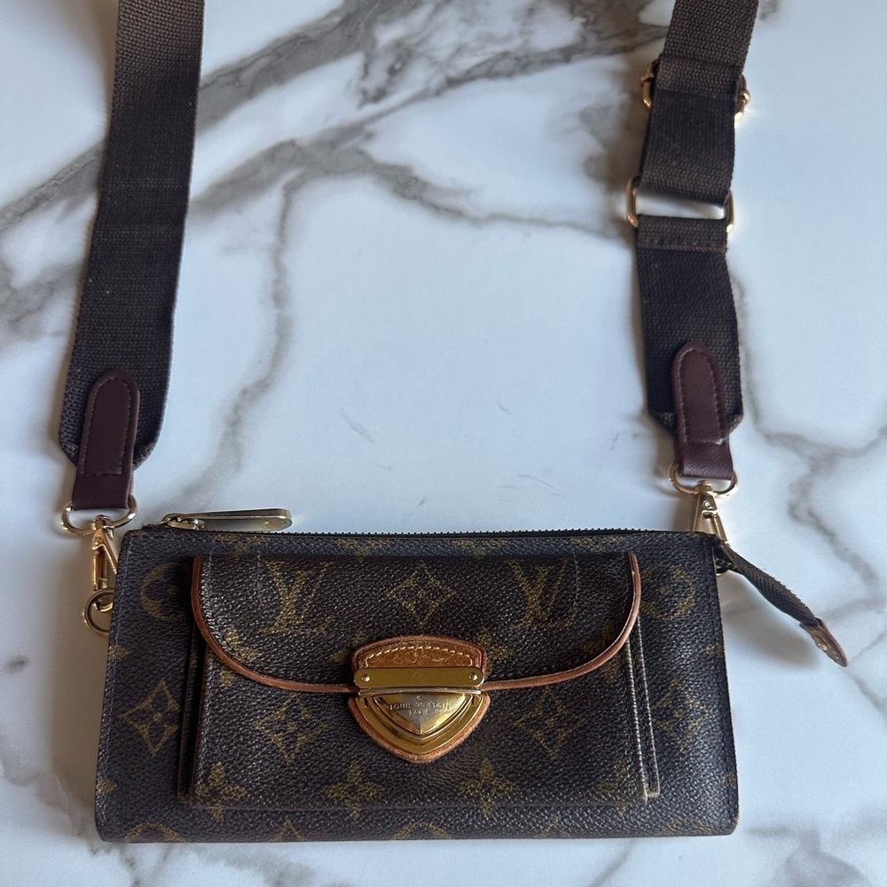 Authentic Louis Vuitton Astrid Wallet crossbody w/COA - Picture 4 of 13